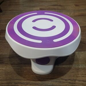 Wilton Tilt N Turn Cake Decorating Stand